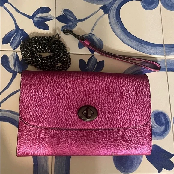 Vibrant COACH Pink Crossbody Bag - new never used - Picture 8 of 8